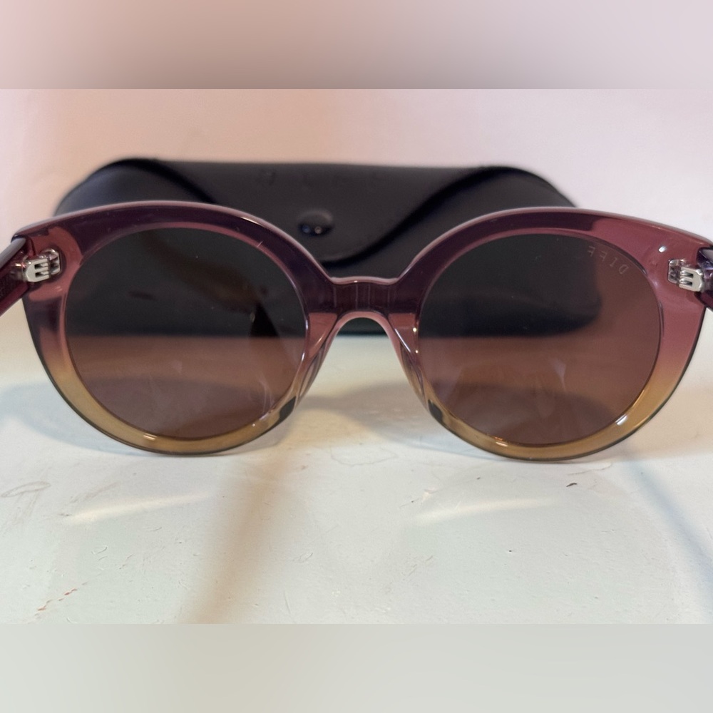 🕶️DIFF Eyewear Emmy Polarized Sunglasses – Plum Gradient Frames – Includes Case - Picture 5 of 5